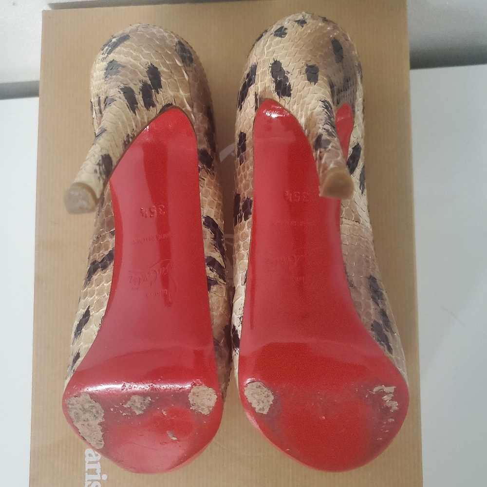 Beautiful Christian Louboutin Pumps - Picture 8 of 8
